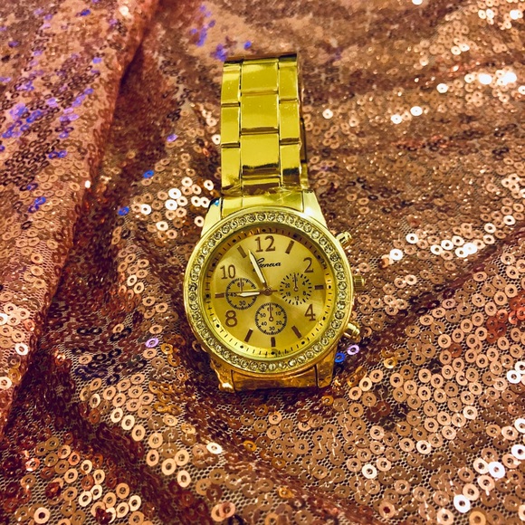 🌟Quartz Gold Plated Watch🌟 - Picture 2 of 7